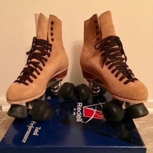 SOLD Riedell 130 suede roller skates NEW